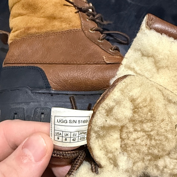 UGG Adirondack Boots - Picture 6 of 6